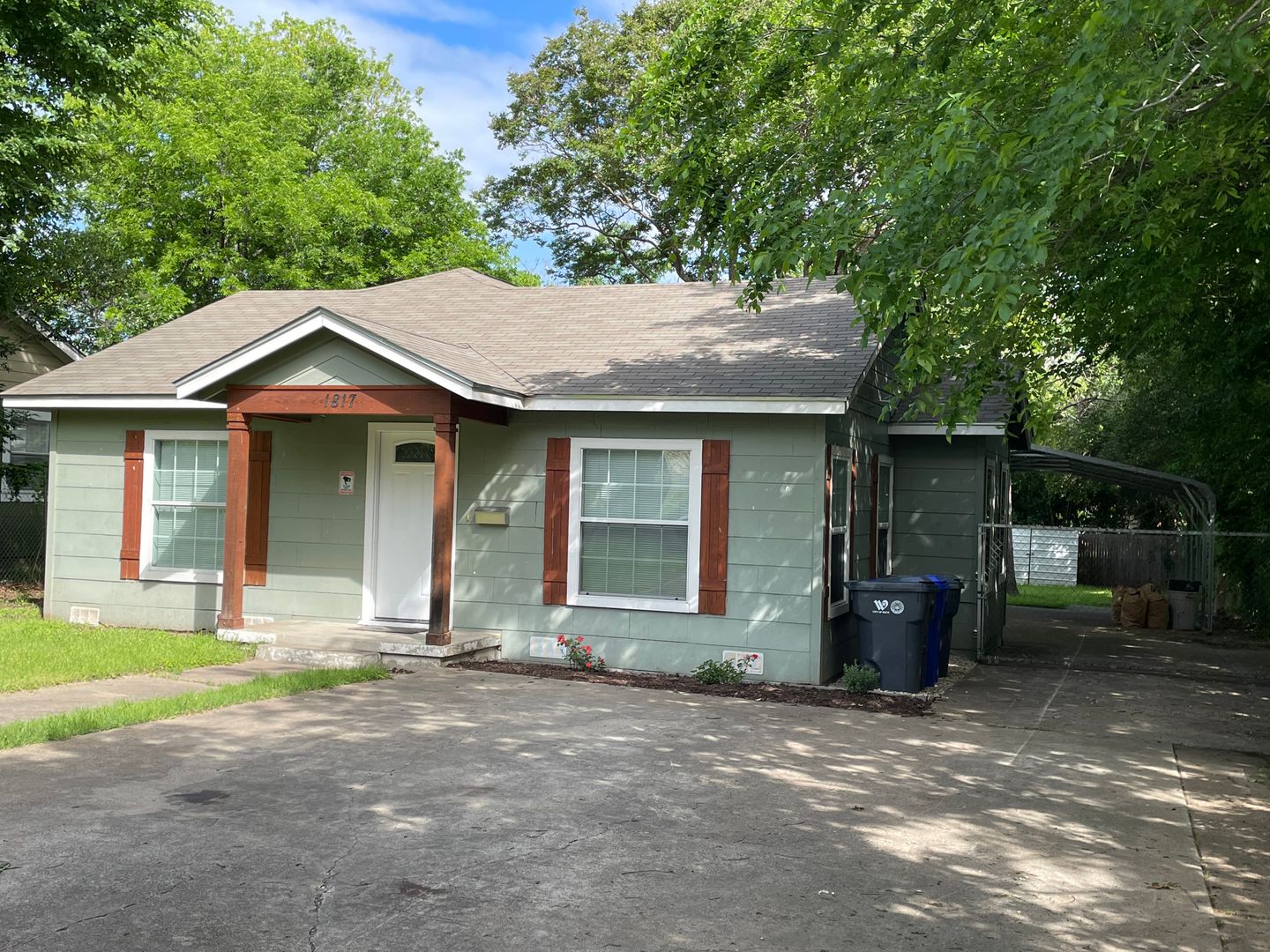 Waco House: 1817 Live Oak Ave.