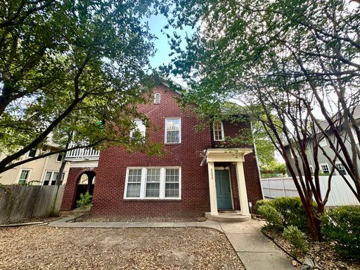 Available Now! Historic 2-Bedroom Upstairs Apartment – photo 1