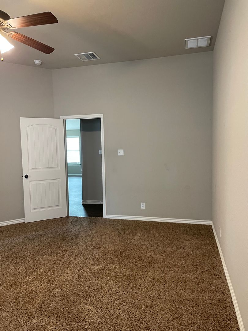 Killeen House: 902 Clanton Cove