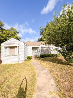 4 Bed/ 2 Bath- Historic District Home For Rent! $500 OFF First Months Rent w/ Signed Lease by Sept 30th! – photo 1
