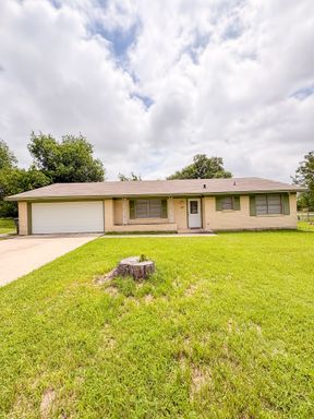$500 off first months rent with signed lease by September 1st. 3 Bed / 2 Bath Home in Temple – Move-In Ready! – photo 1