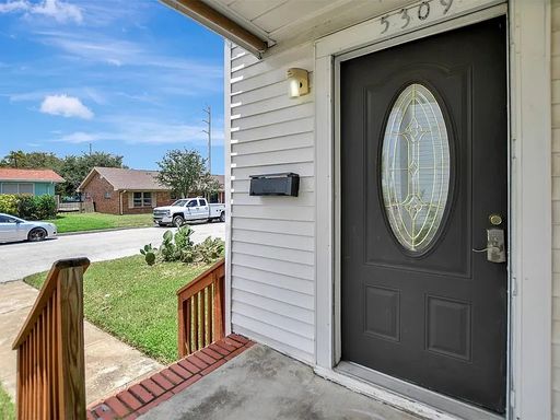 One bedroom in Galveston – photo 1