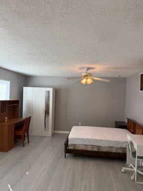 Studio Apartment – 610 Ball Street #7, Galveston, TX 77550