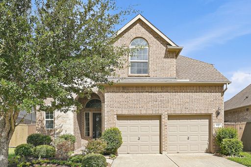 Spacious home in Edgewater subdivision – photo 1