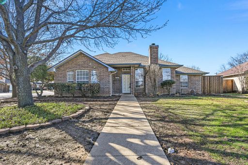 Single Story 3BR/2BA Home in Great Denton Location – photo 1