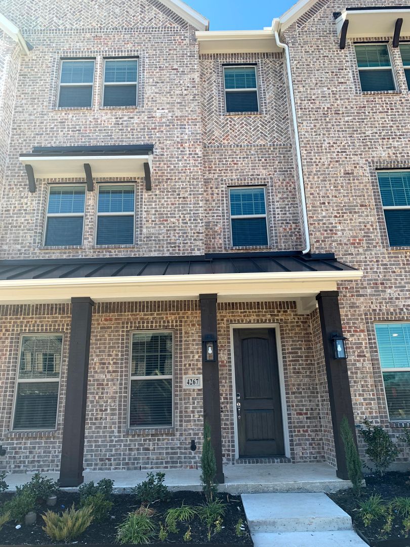 Frisco Townhome: 4267 Wetstone Ln