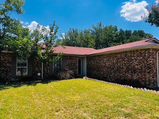 Welcoming 4/2 in Central Arlington Location – photo 1