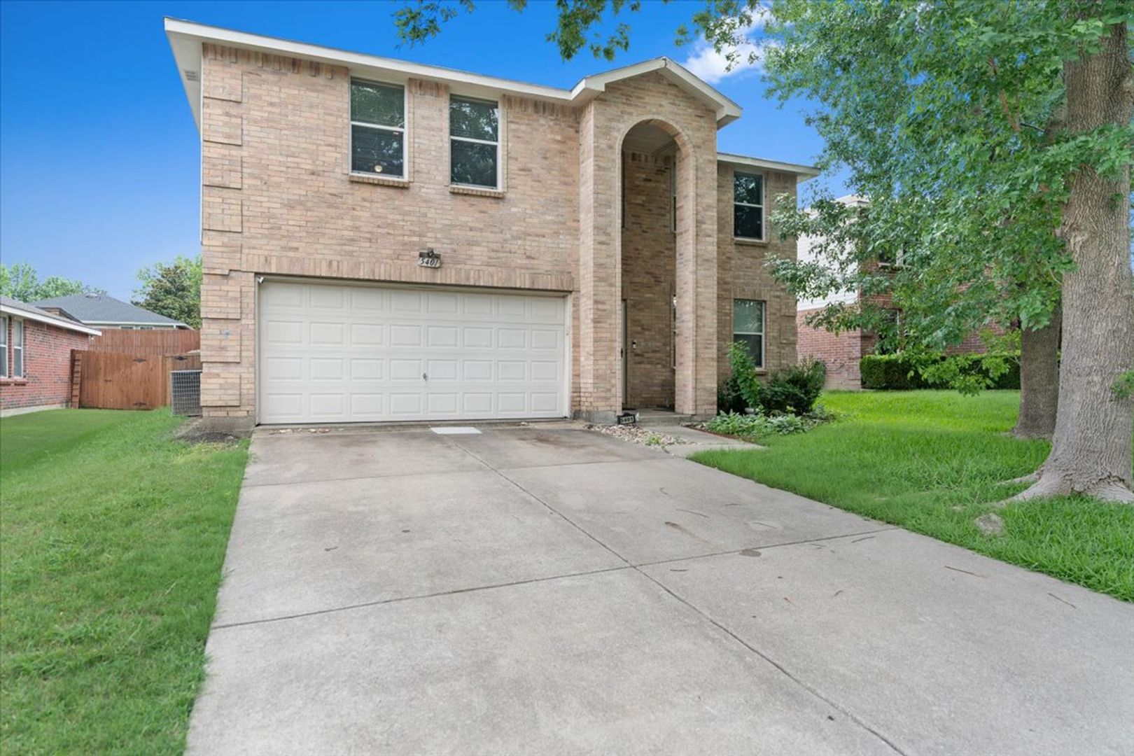 McKinney House: 5401 Pandale Valley Drive
