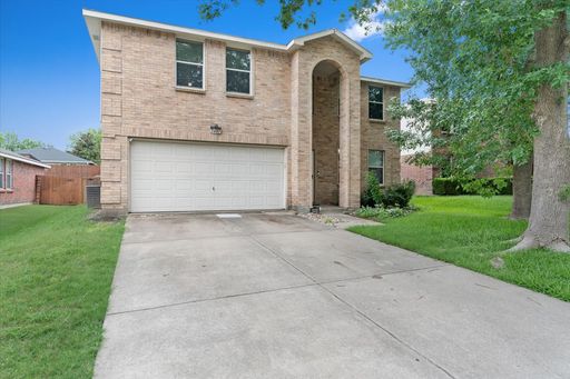 Ready for Immediate Move-In! 4 Bed 2.5 Bath Renovated 2900+ SQFT House in McKinney's Brookview subdivision – photo 1