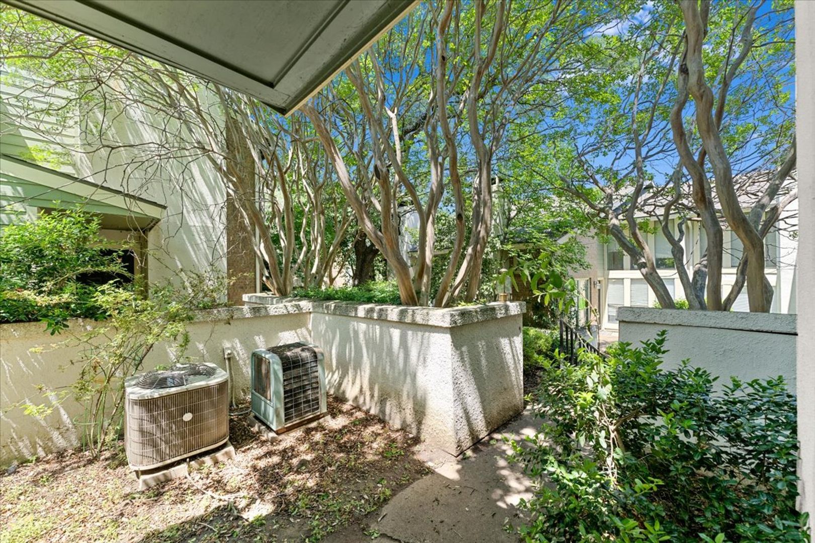 Dallas Condo: 9621 Walnut Street #6106