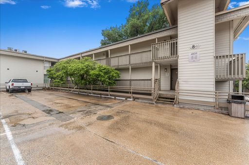 Updated Oak Lawn 1 Bed 1 Bath 665 sqft Condominium GATED COMMUNITY - Must See!!! – photo 1