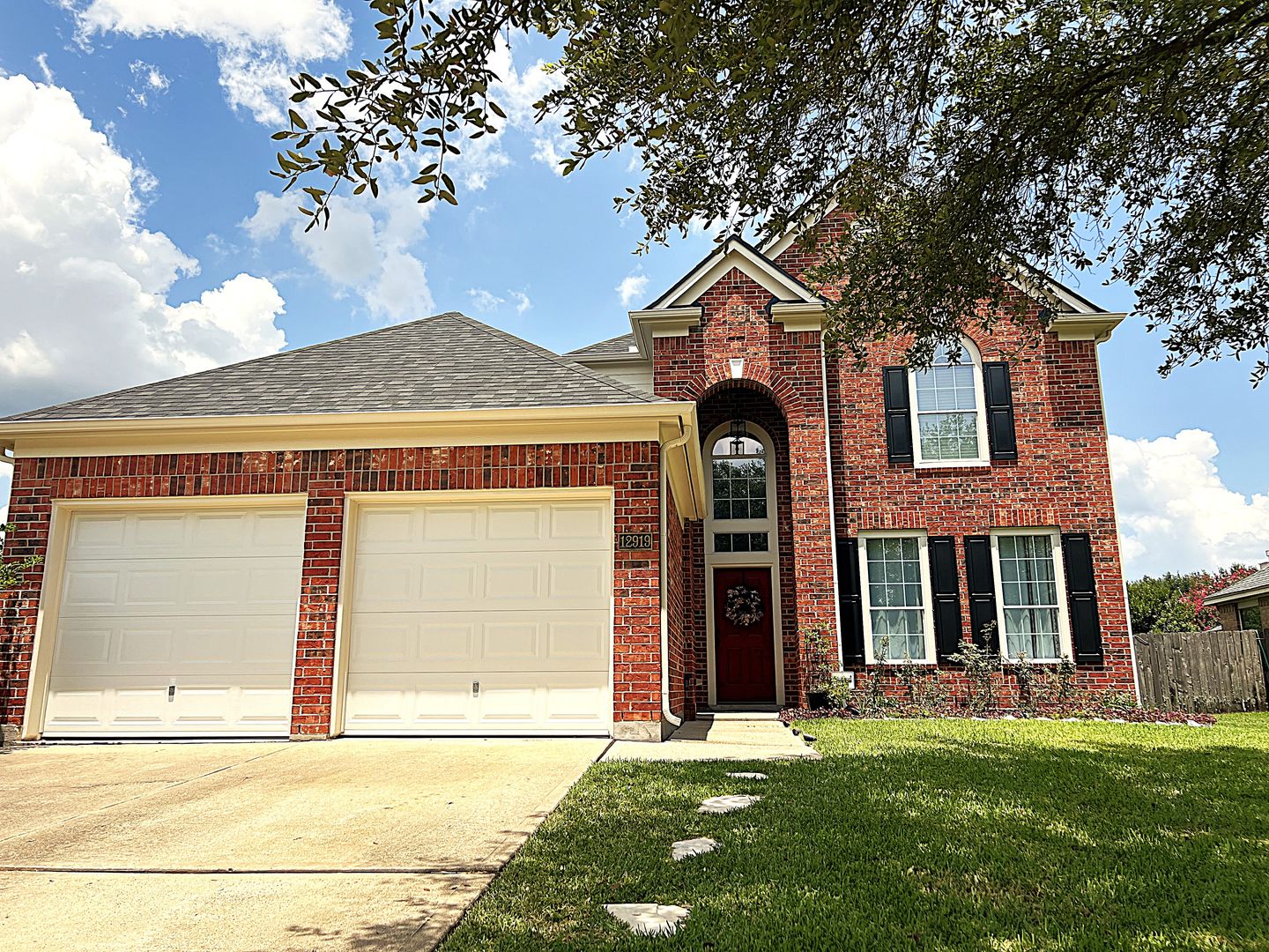 Humble House: 12919 Cascadia Knoll Court