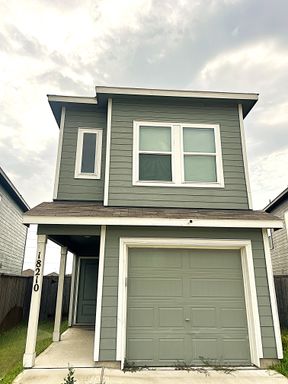 4 Bedroom Home Conveniently Located New Caney House in Tavola