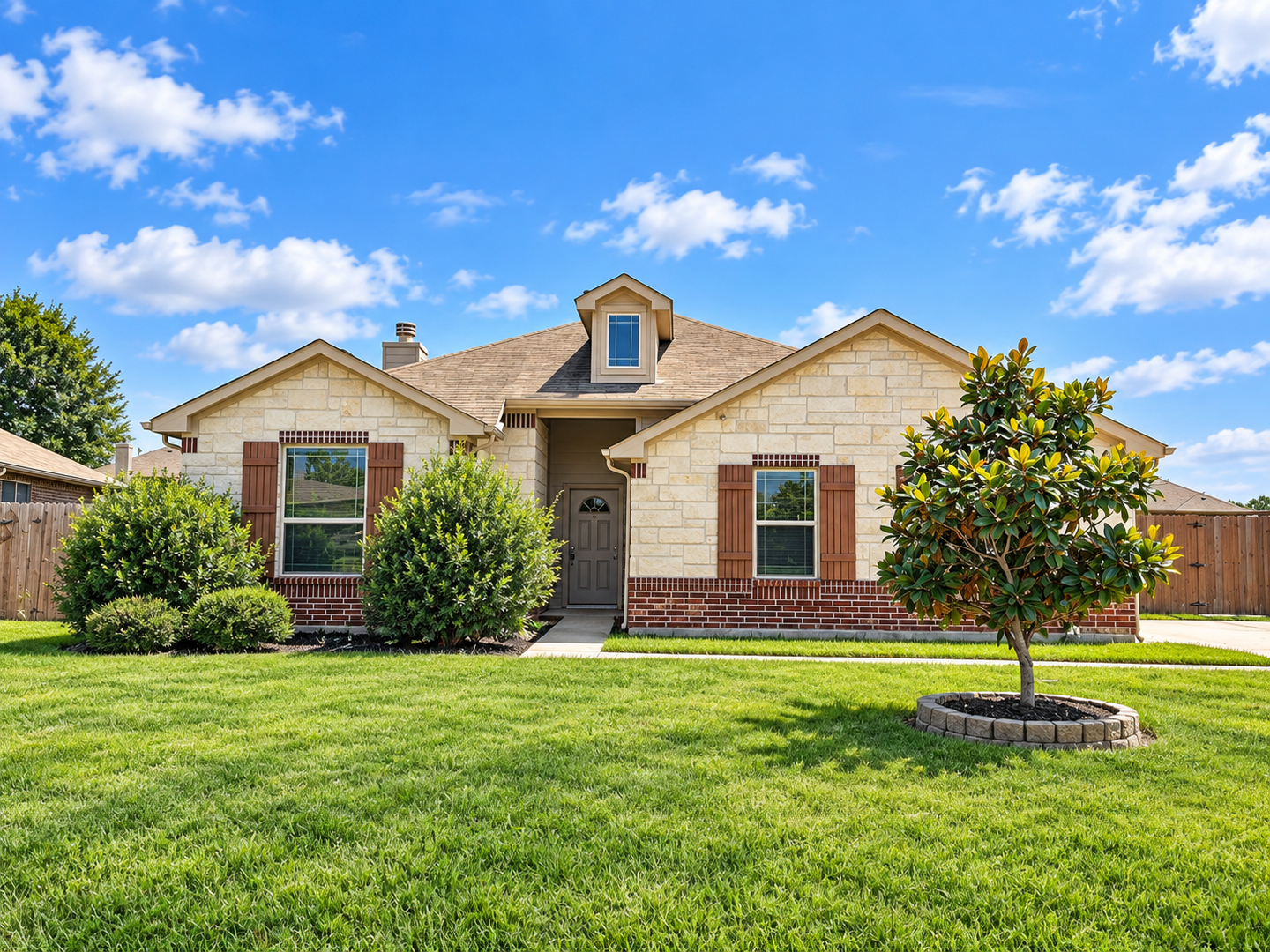 Dayton House: 96 Jesscia Drive