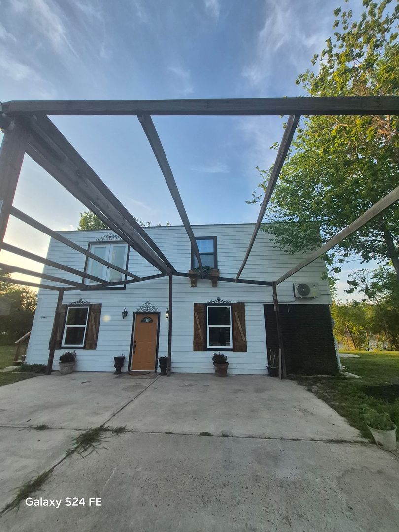Humble Multiplex: 2503 River Crest Drive