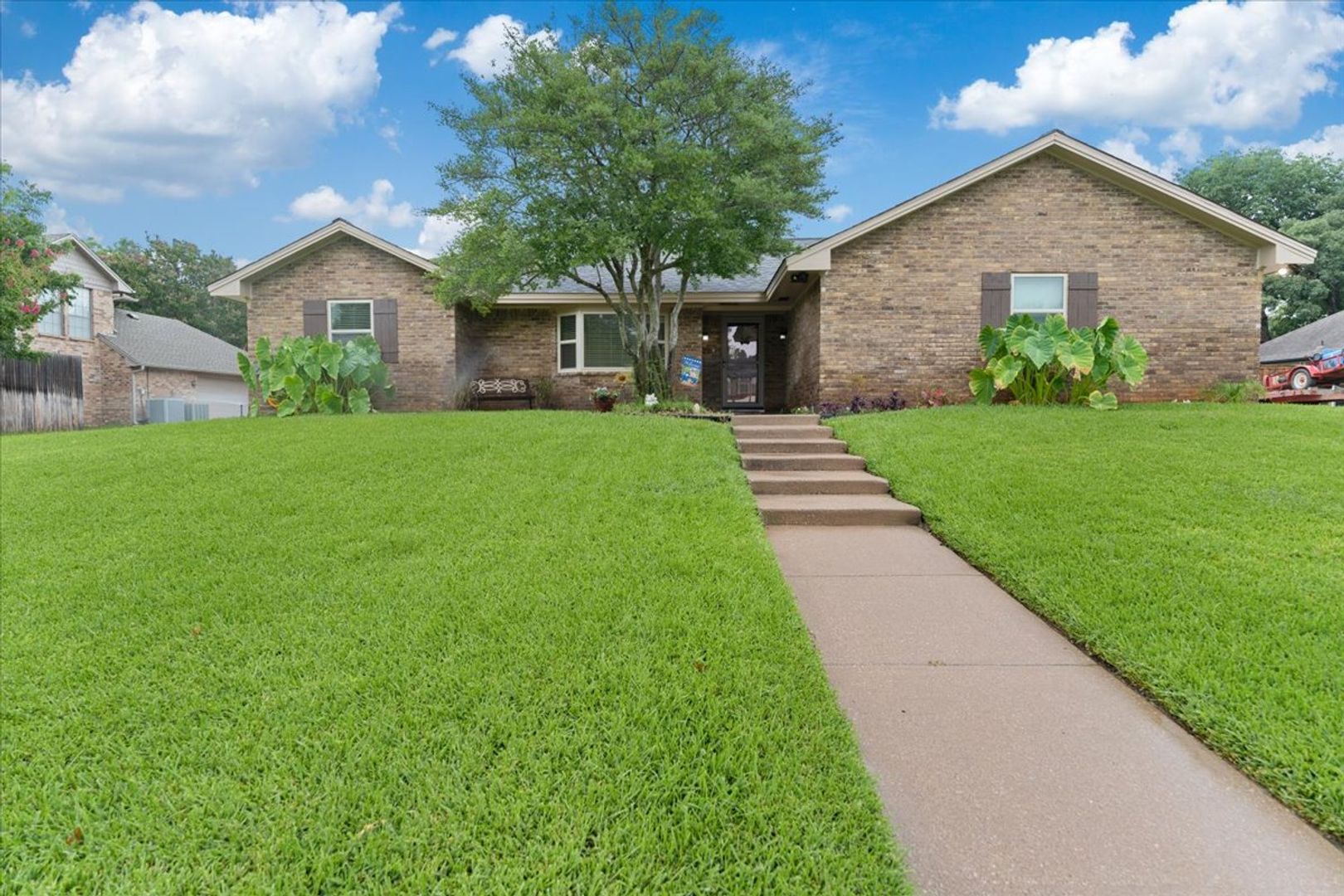 Trophy Club House: 20 Timberline Dr