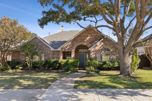 Bright and Spacious 4/3 Home with Modern Amenities and Fireplace – photo 1