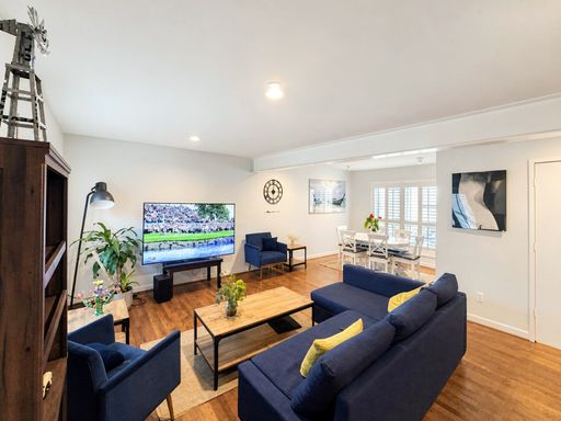 Fully Furnished 2/3 Condo in Prime Dallas Location – photo 1