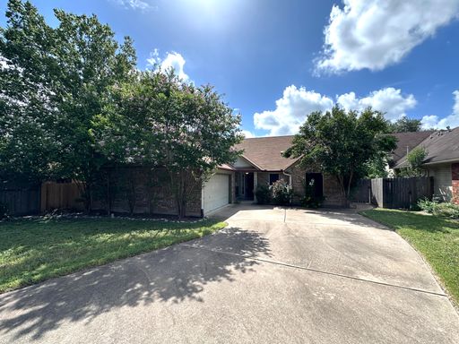 Charming Garden-Style 3 Bedrooms 2 Bathroom Single Family Home for Rent in South Austin, Cul-de-Sac lot – photo 1