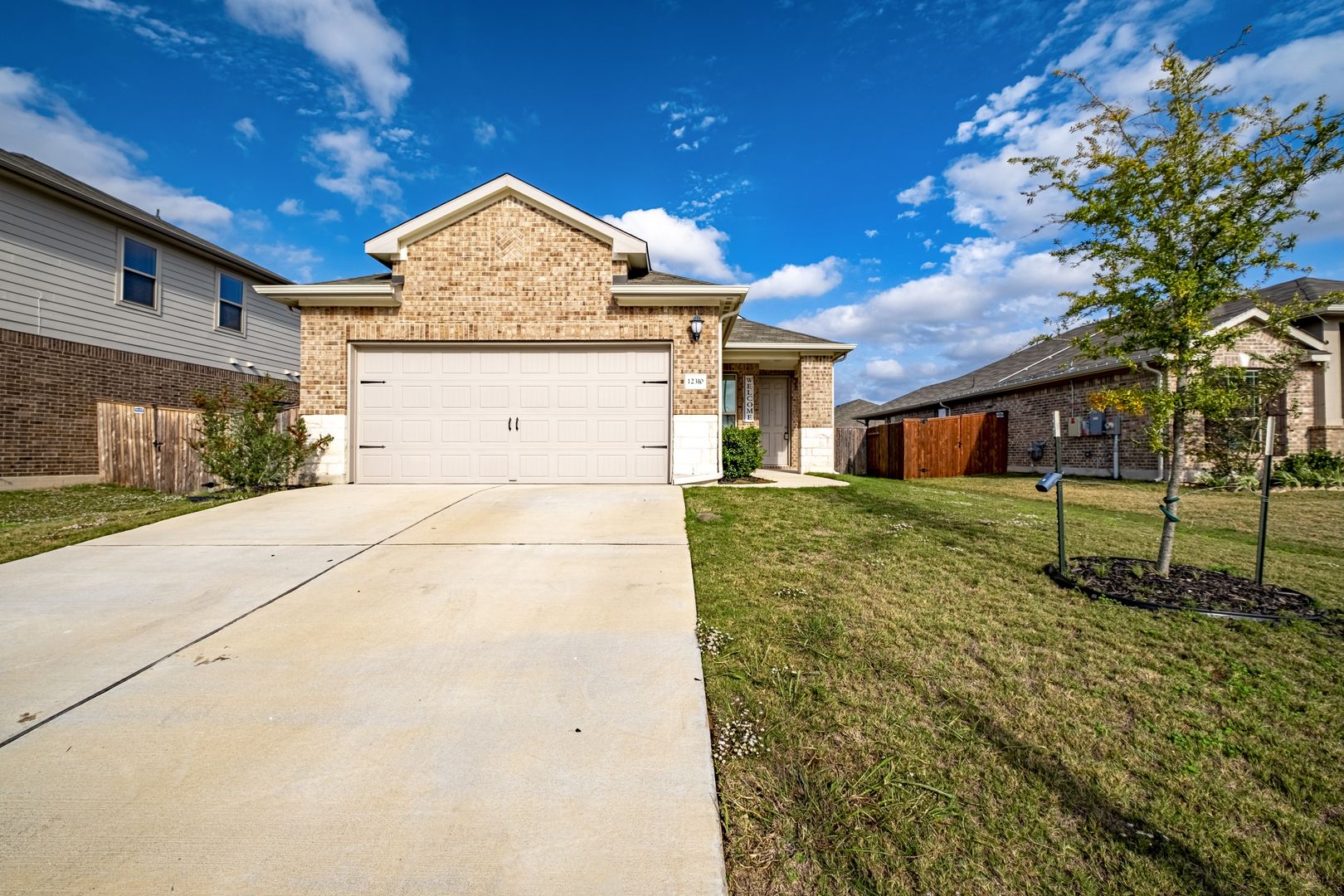 Manor House: 12310 Silverstream Ln