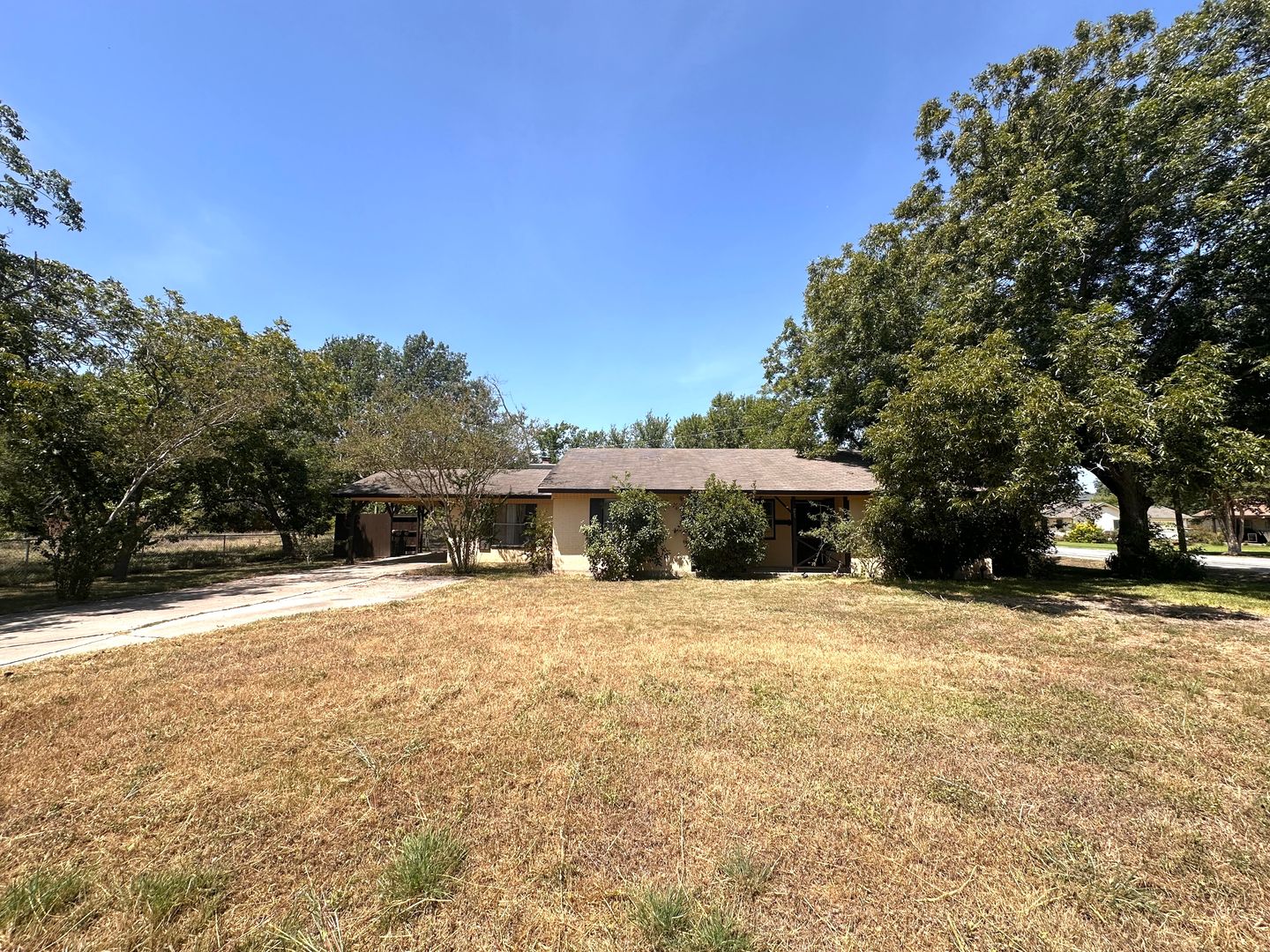 Buda House: 400 Sun Bonnet Dr