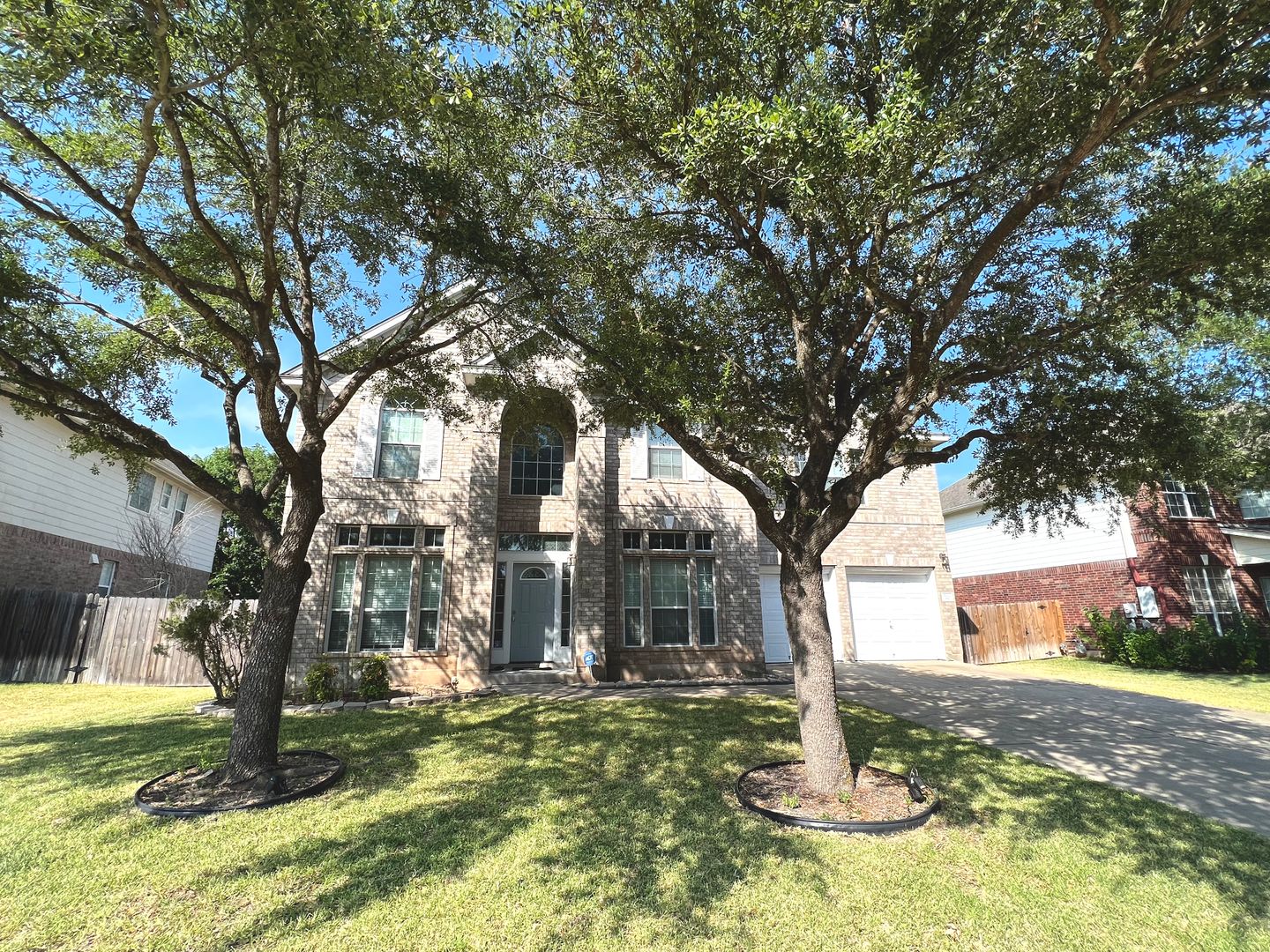 Pflugerville House: 802 Stevenage Dr