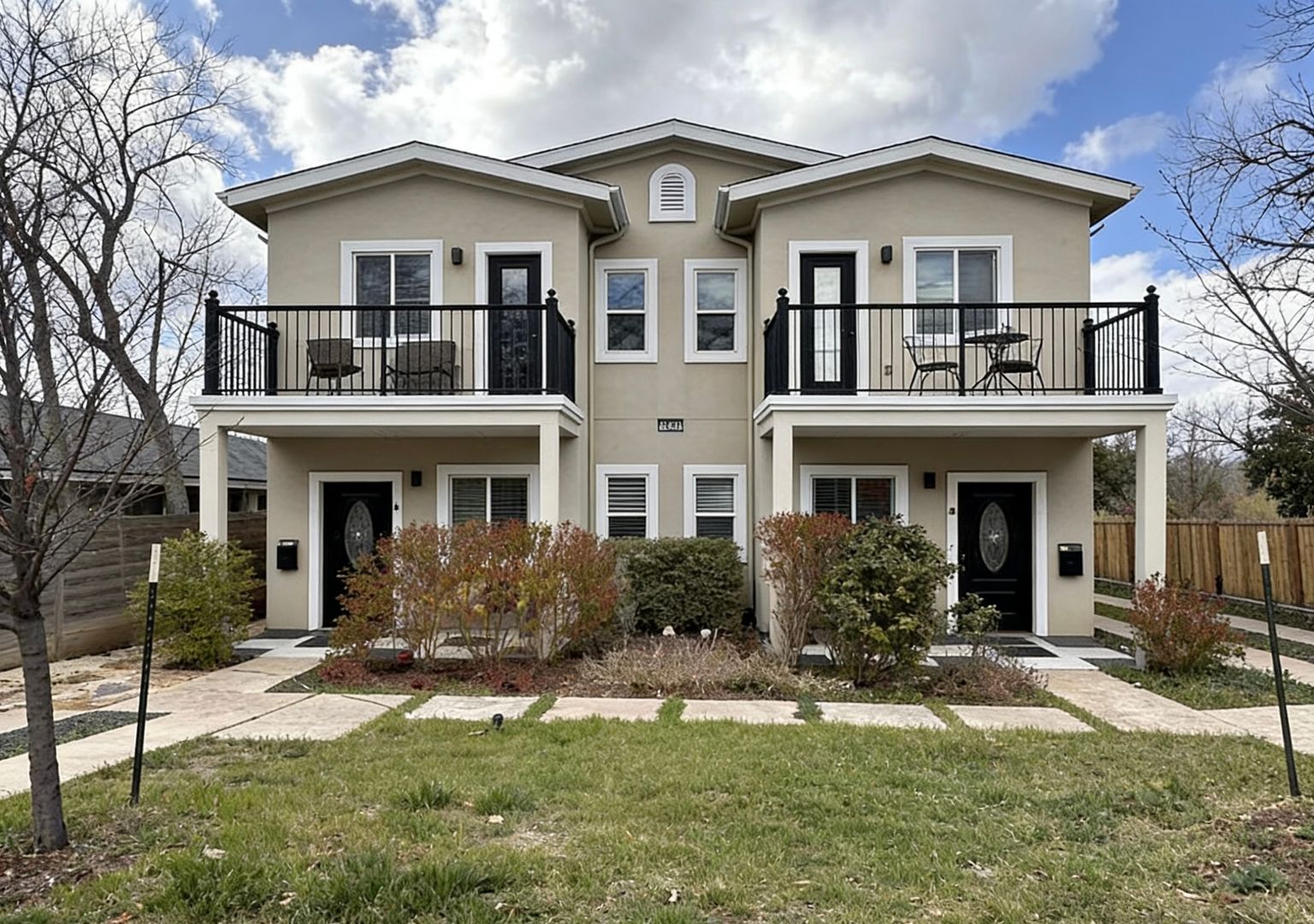 Austin House: 5004 Rowena Ave