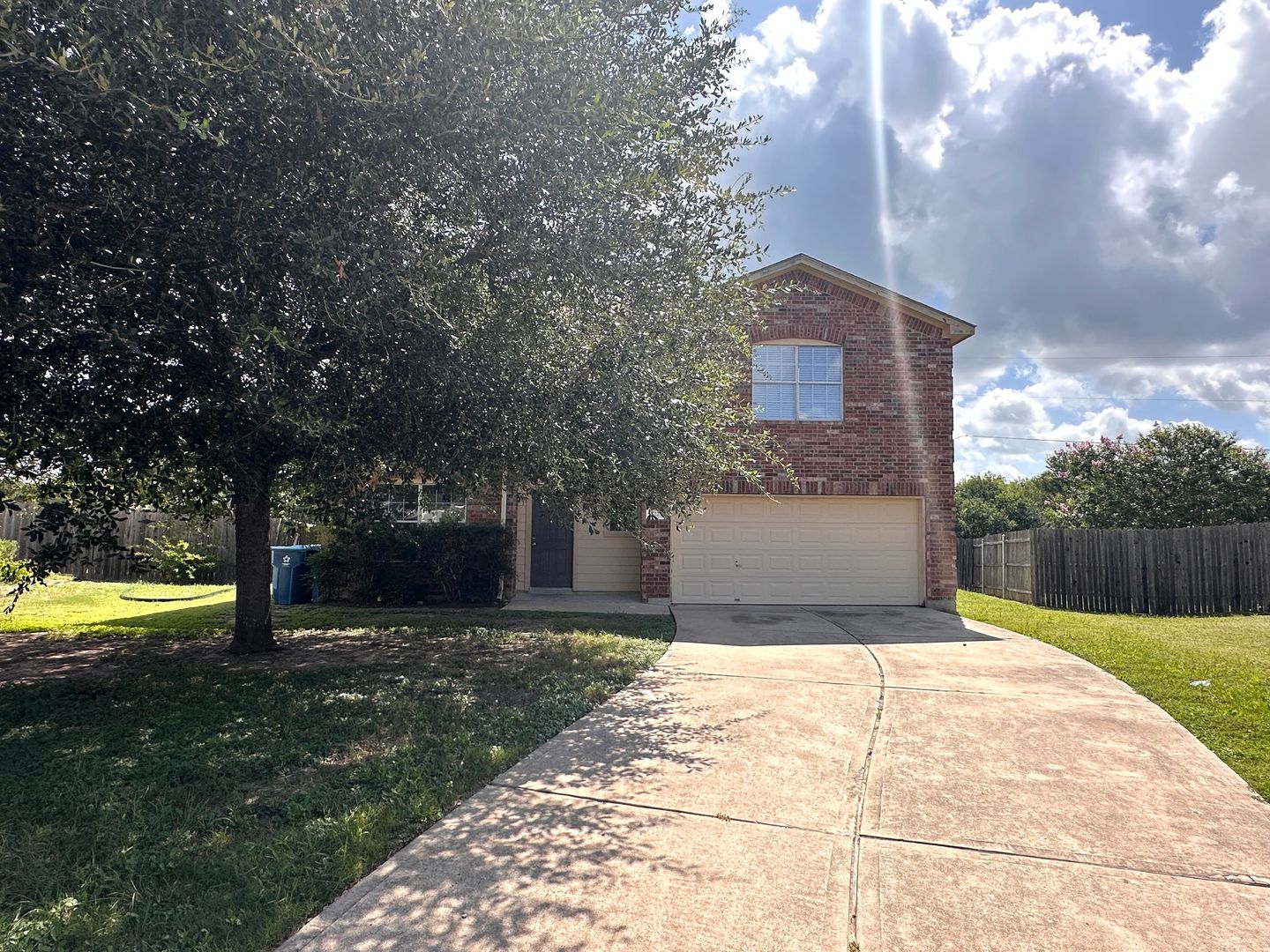 Elgin House: 722 Lavaca Loop
