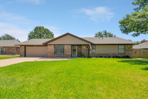 Beautifully Updated 3-Bedroom Home in the Heart of Grapevine – photo 1