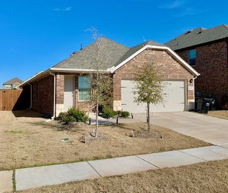 Fantastic Forney home ready for April 1st move in – photo 1