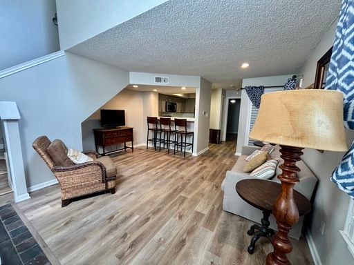 Great North Arlington condo available for immediate move in – photo 1