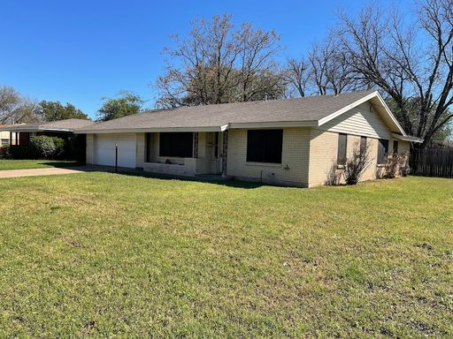 Charming South Fort Worth home on Corner lot