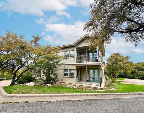 Lake LBJ Living in Horseshoe Bay: 1-Bedroom UPSTAIRS UNIT with Resort Amenities