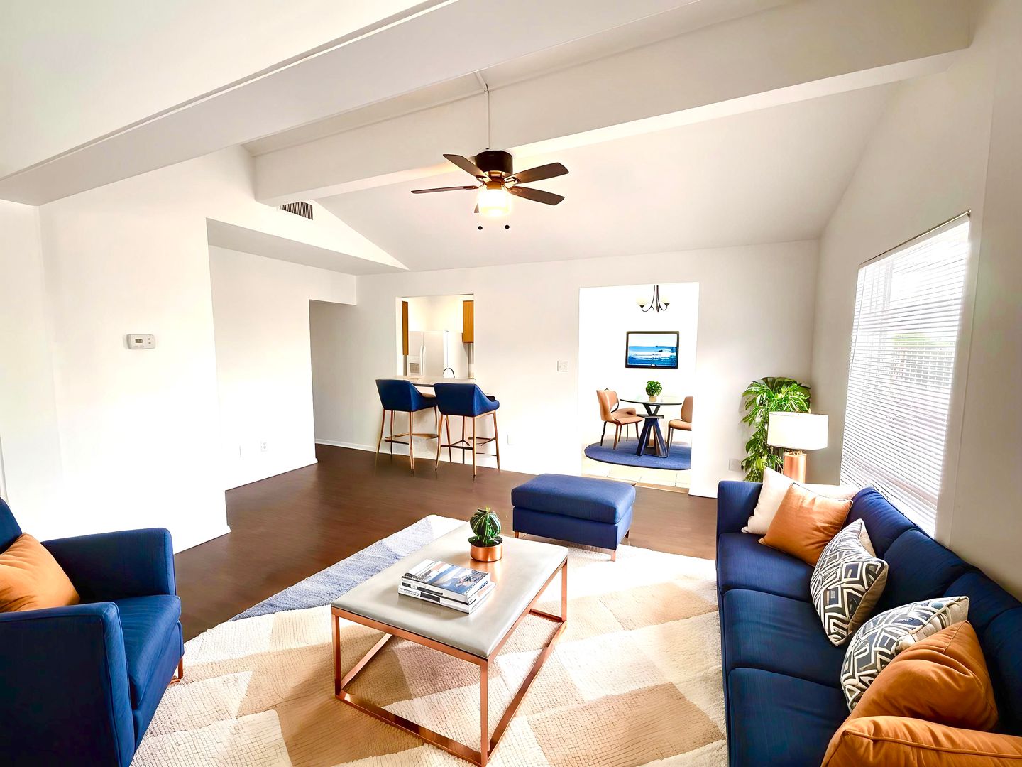 Horseshoe Bay Apartment: 400 Green Leaf