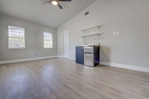 *MOVE IN SPECIAL* Newly Remodeled Waterfront Studio in Sunrise Beach Village!