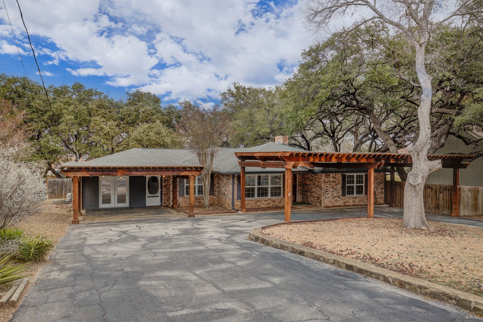 Kingsland Multiplex: 5303 Shady Oaks Circle - B