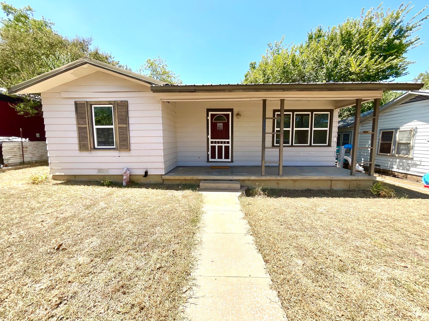 Llano House: 1007 Flag St.