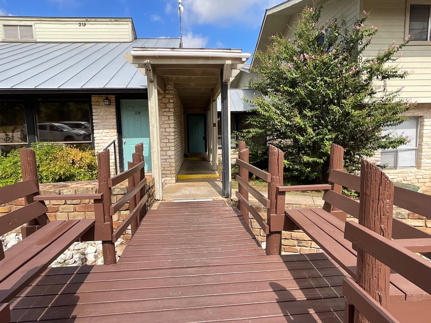 Horseshoe Bay Apartment: 400 Green Leaf