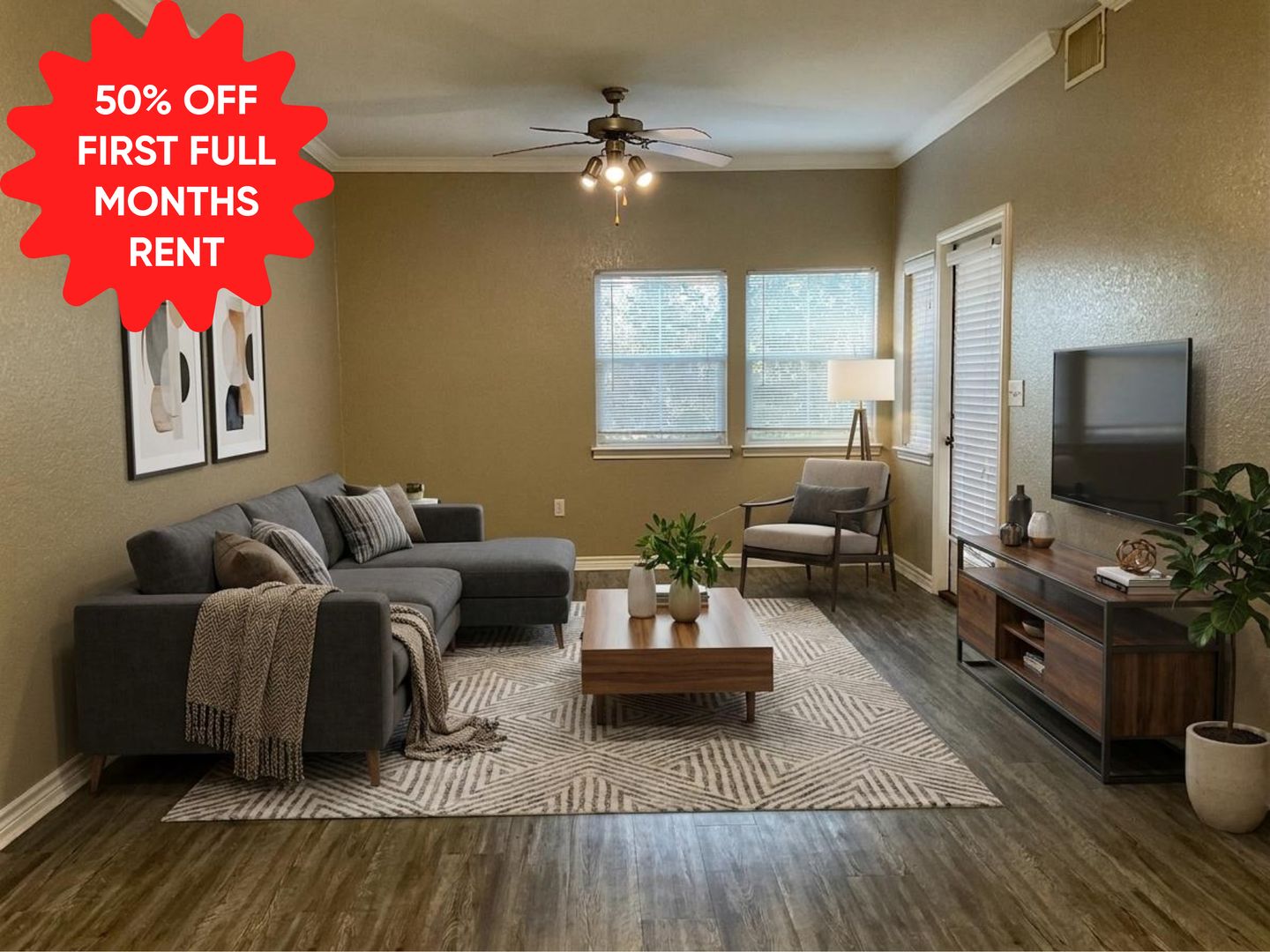 Horseshoe Bay Apartment: 400 Green Leaf