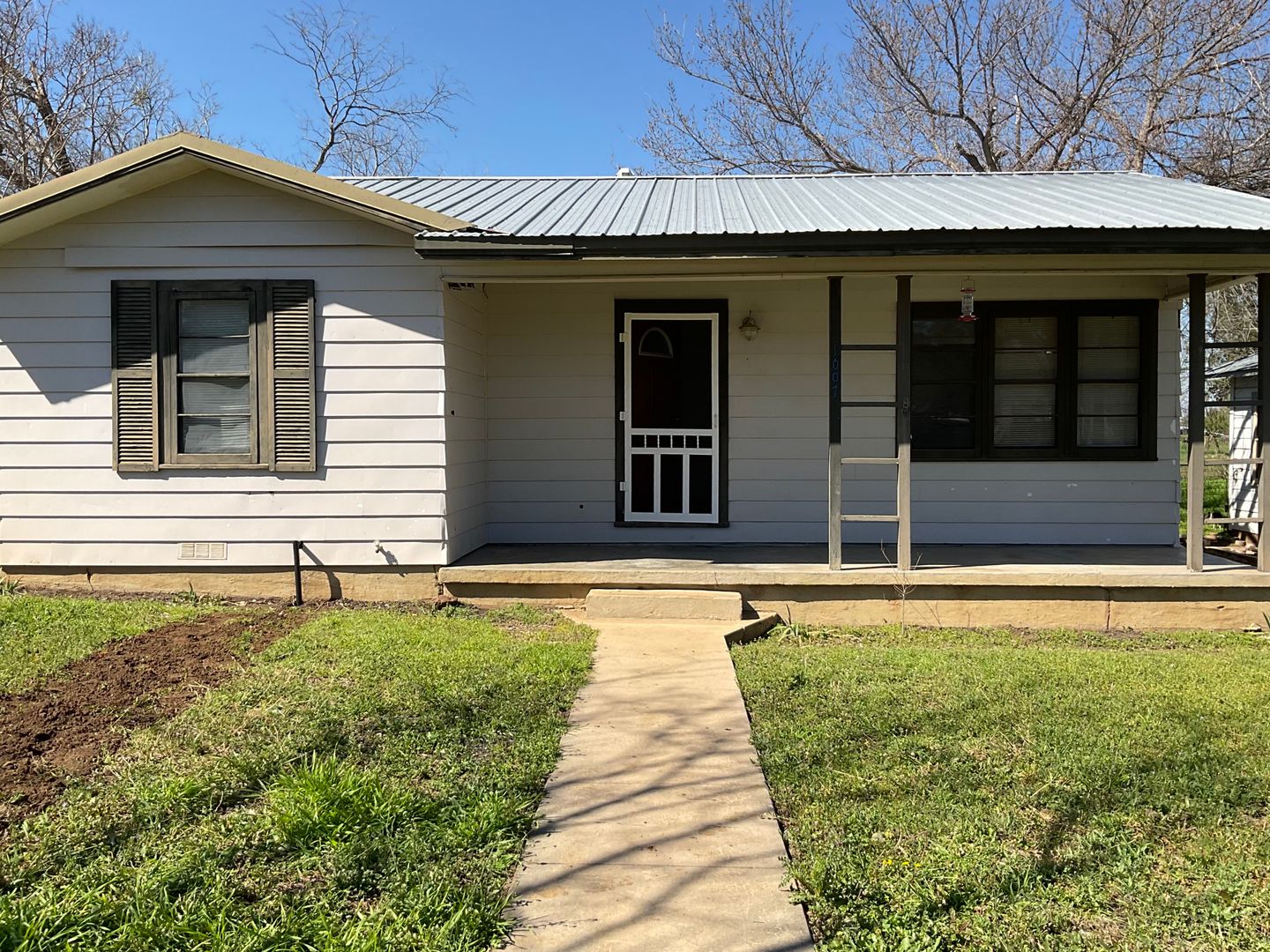 Llano House: 1007 Flag St.