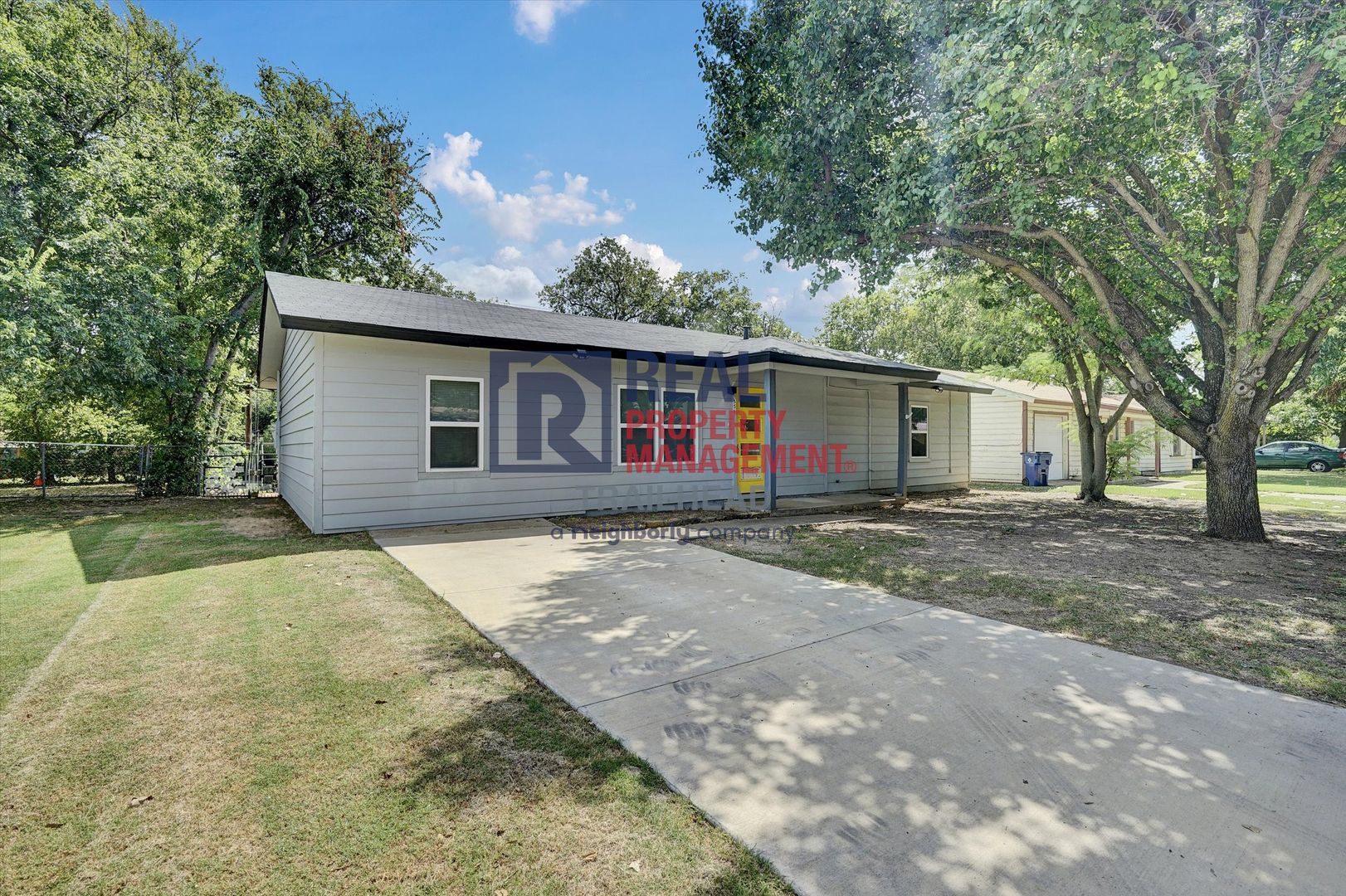 Burleson House: 556 NW Lorna St