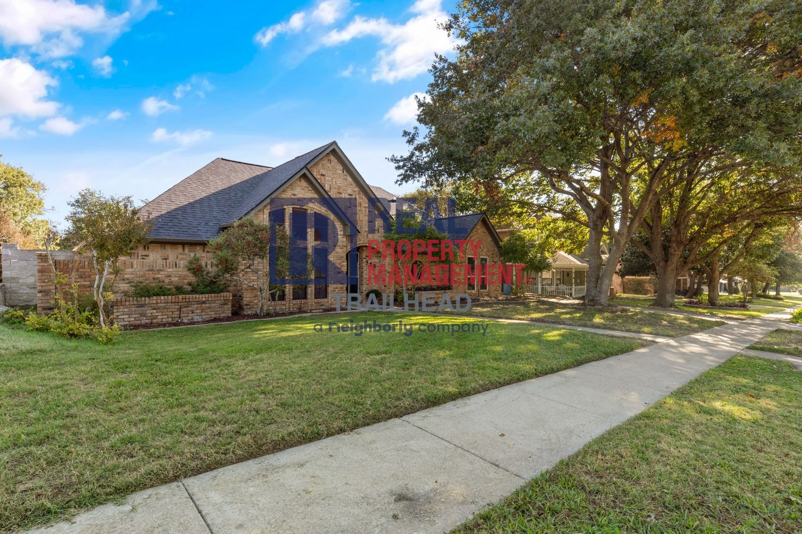 Benbrook House: 328 Kenshire Dr