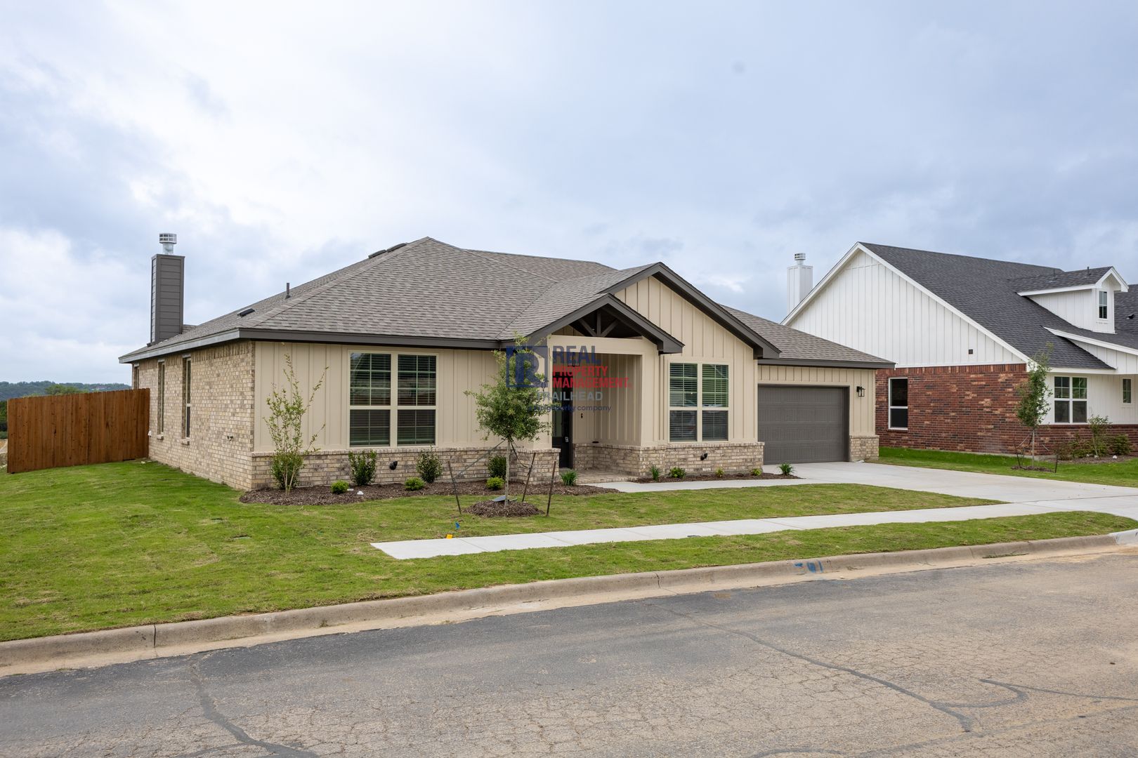 Glen Rose House: 101 Mesa Dr