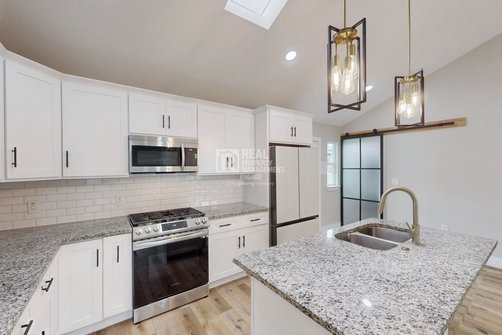 Irving House: 1518 Abbott Dr