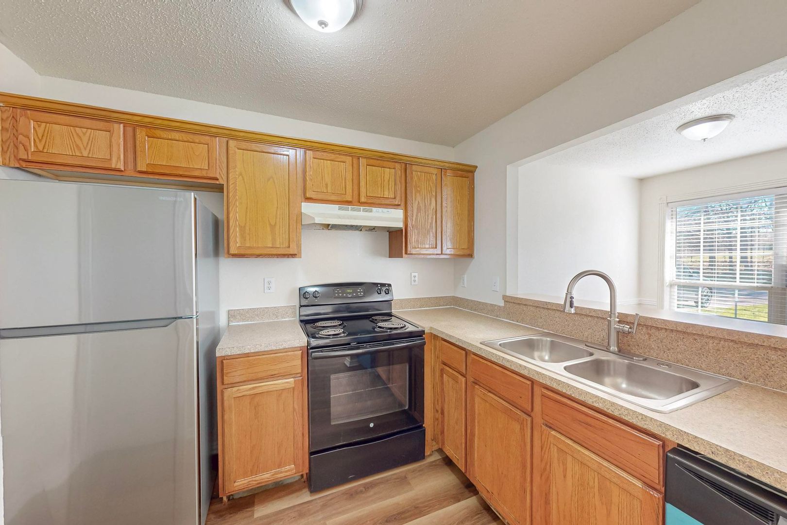 Arlington Apartment: 404 Truman St