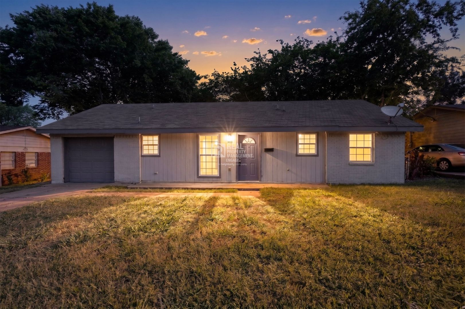 Euless House: 303 Westwood Dr