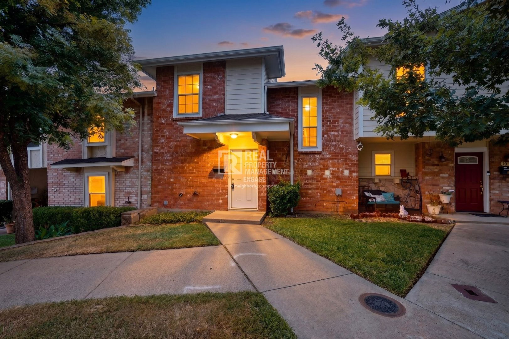 Grapevine Townhome: 1949 Shorewood Drive