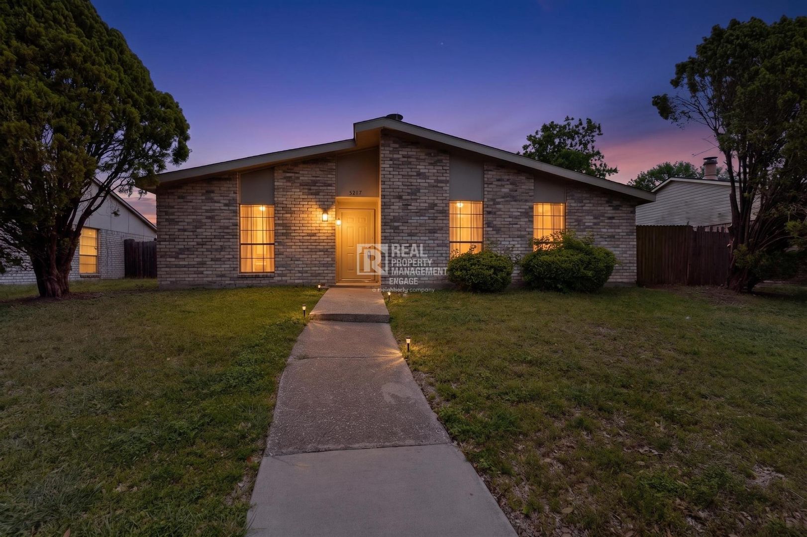 Grand Prairie House: 5217 Aberdean Trl