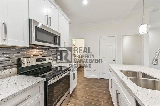 Stunning 3-Bedroom Duplex – photo 1
