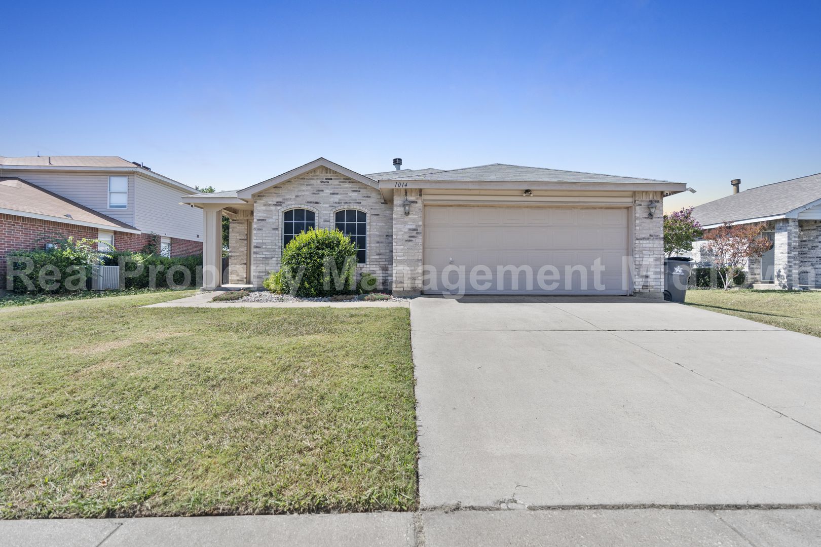Arlington House: 1014 Mazourka Dr,
